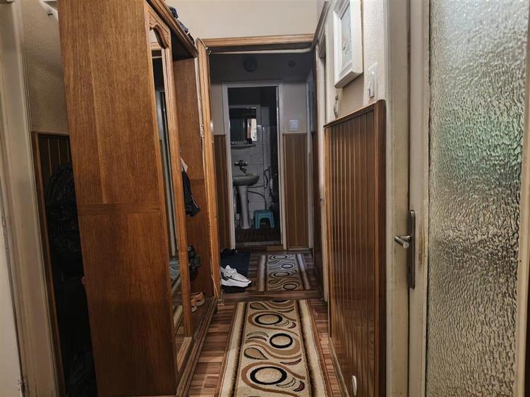 Apartament cu 4 camere decomandat în Buzaului