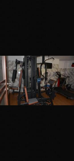 Casă cu 6 camere cu Teren 220 Mp în Central