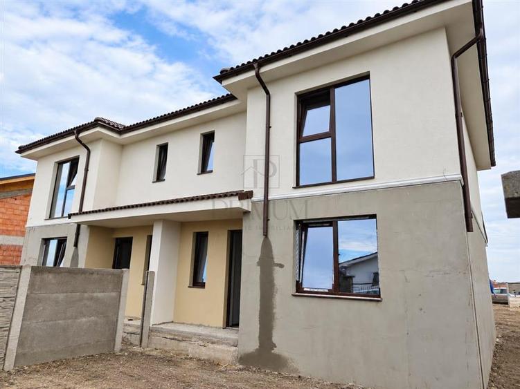 Duplex cu 4 camere cu Canalizare în Moșnița Veche
