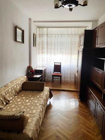 Apartament cu 3 camere decomandat în Dacia
