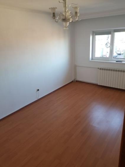 Casă individuală cu 5 camere cu Canalizare în Tomis II