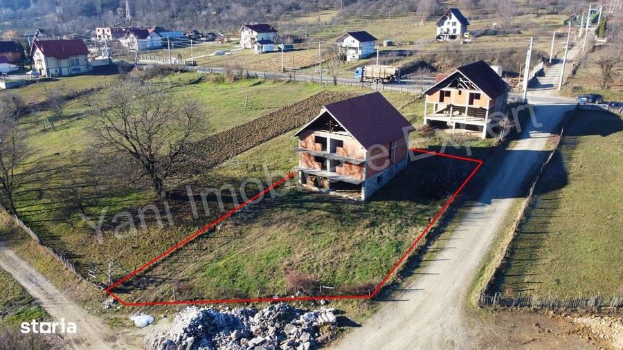 Casă cu 4 camere în Corbeni