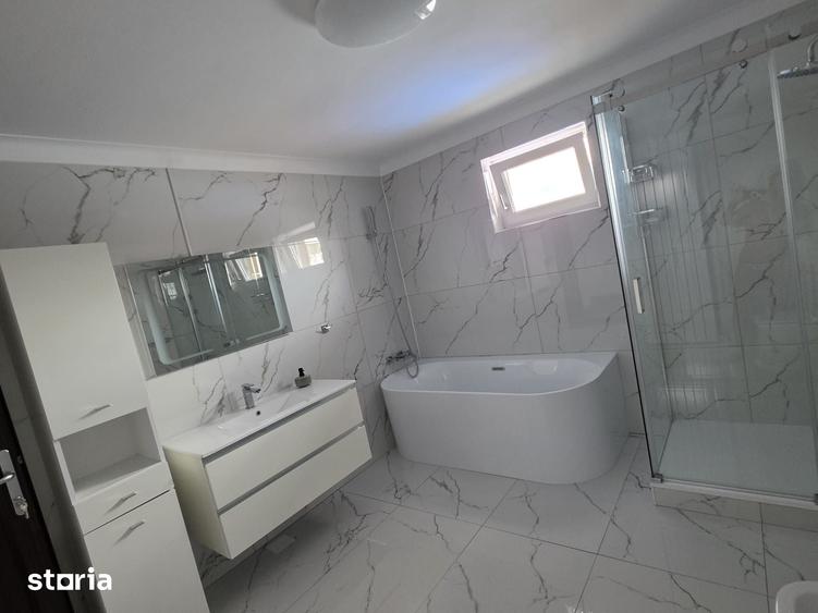 Casă cu 5 camere cu Teren 467 Mp în Central