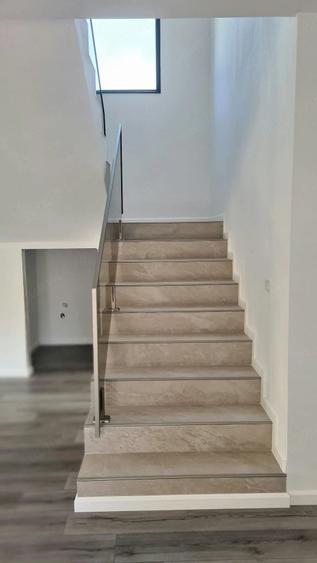 Casă cu 6 camere cu Teren 500 Mp în Tunari