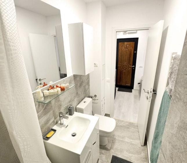 Apartament cu 2 camere semidecomandat în Eroii Revoluției