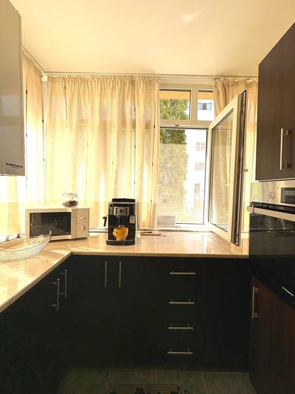 Apartament cu 3 camere decomandat în Est