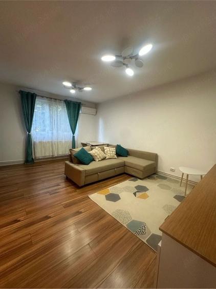 Apartament cu 2 camere semidecomandat, mobilat în Vatra Luminoasă