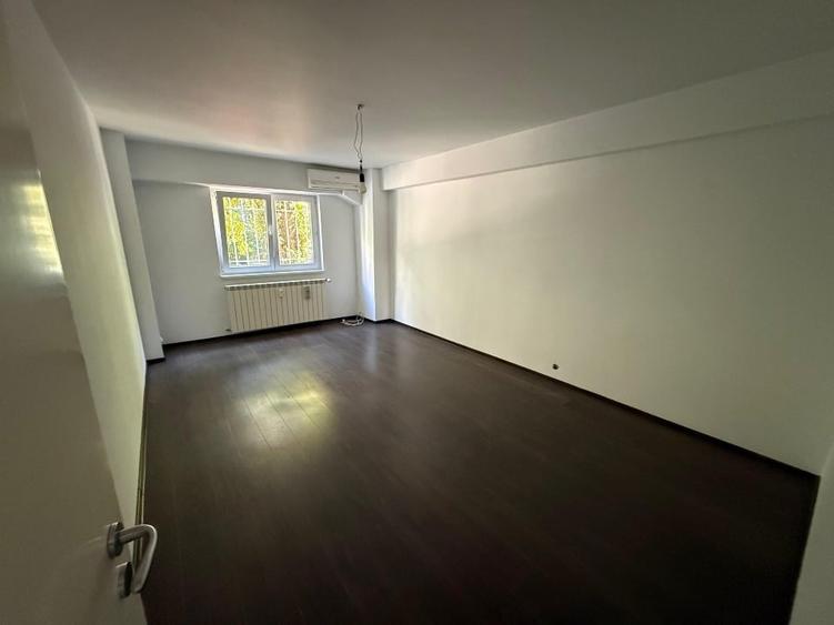 Apartament cu 3 camere decomandat în Dorobanți