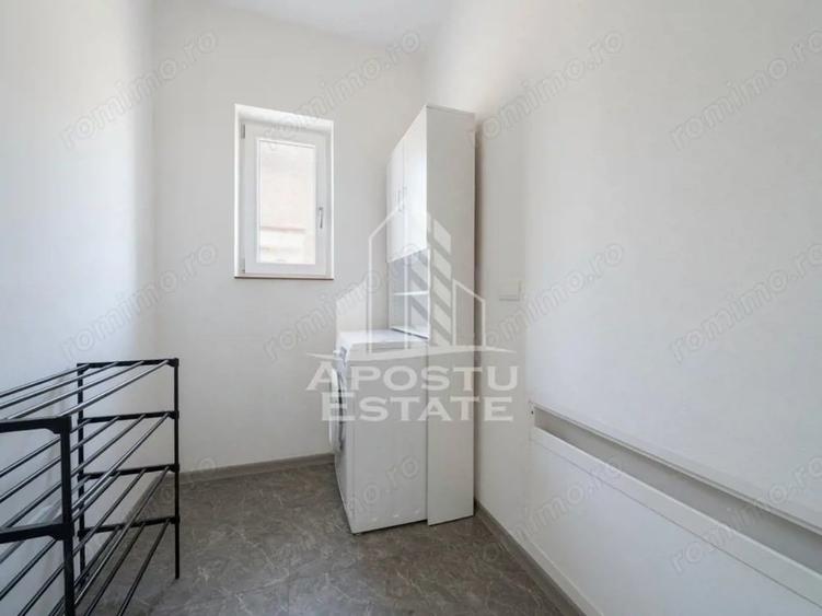 Casă cu 5 camere cu Teren 800 Mp în Pădureni (Jebel)
