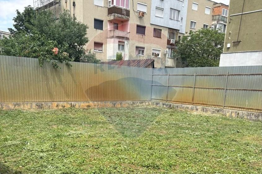 Birou, de 75 mp, în Periferie