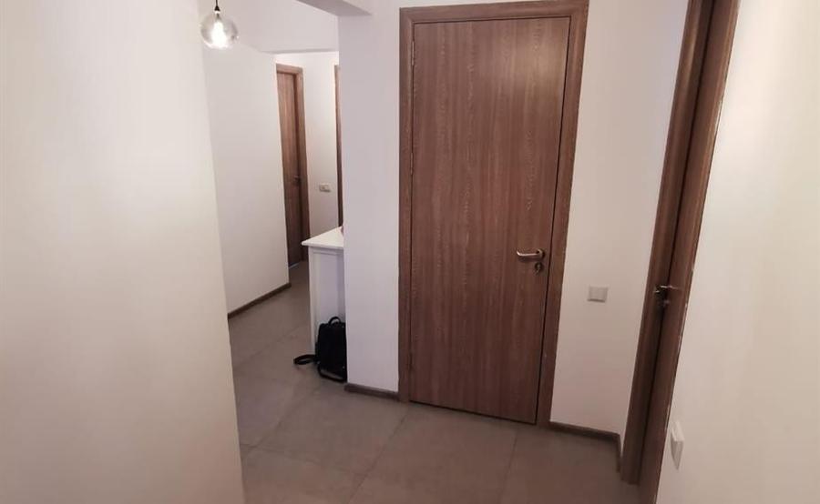 Apartament cu 3 camere decomandat în Giurgiului