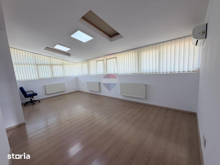 Casă cu 5 camere cu Teren 250 Mp în Grivița