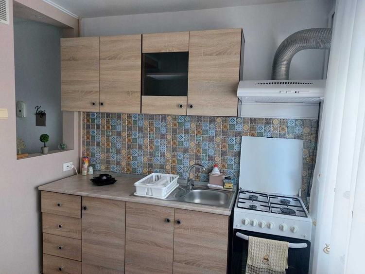 Apartament cu 2 camere semidecomandat în Rovine