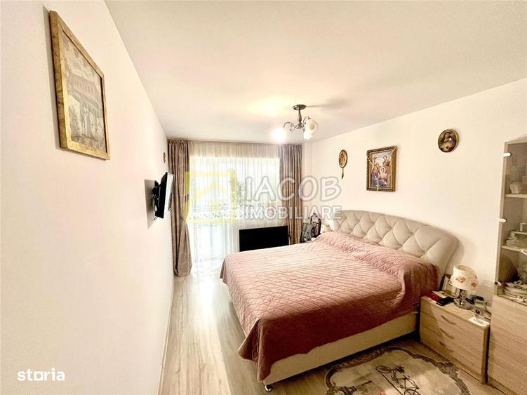 Apartament cu 3 camere semidecomandat, mobilat în Nord