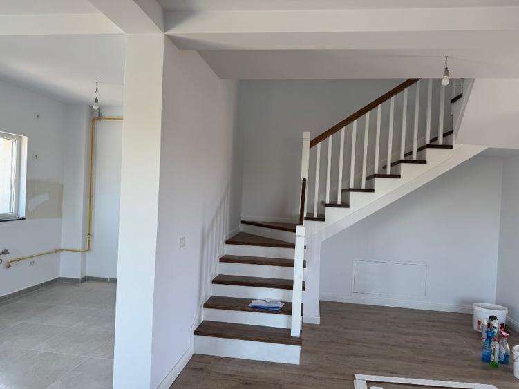 Duplex cu 5 camere cu Teren 350 Mp în Giarmata