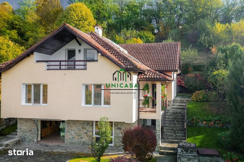 Casă cu 8 camere cu Teren 1310 Mp în Mihăești