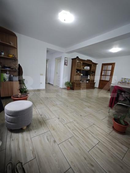 Casă individuală cu 5 camere cu Garaj în Zărnești
