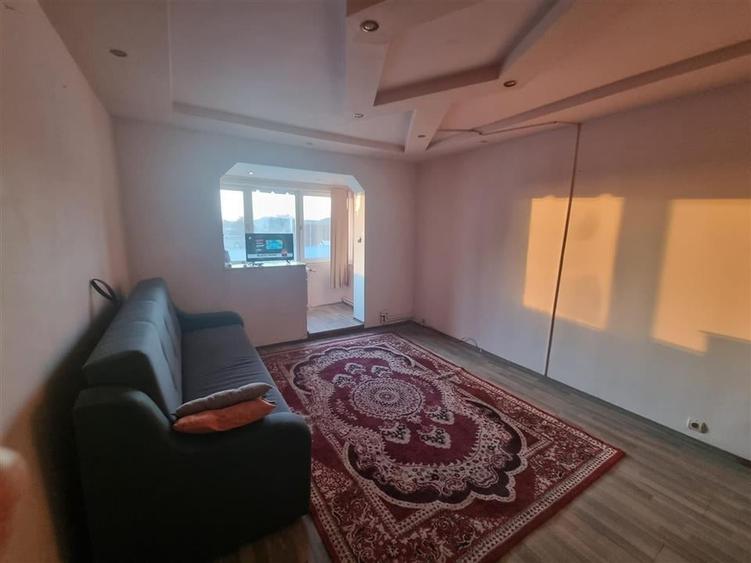 Apartament cu 2 camere semidecomandat, mobilat în Central
