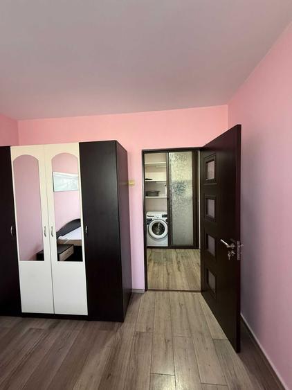 Apartament cu 3 camere decomandat în Drumul Taberei