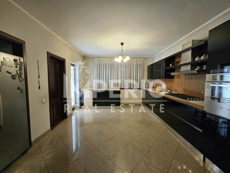 Casă individuală cu 8 camere cu Piscina în Grigorescu
