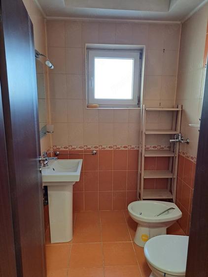 Apartament cu 4 camere decomandat în Cetate
