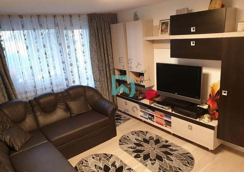 Apartament cu 4 camere decomandat, mobilat în Tractorul