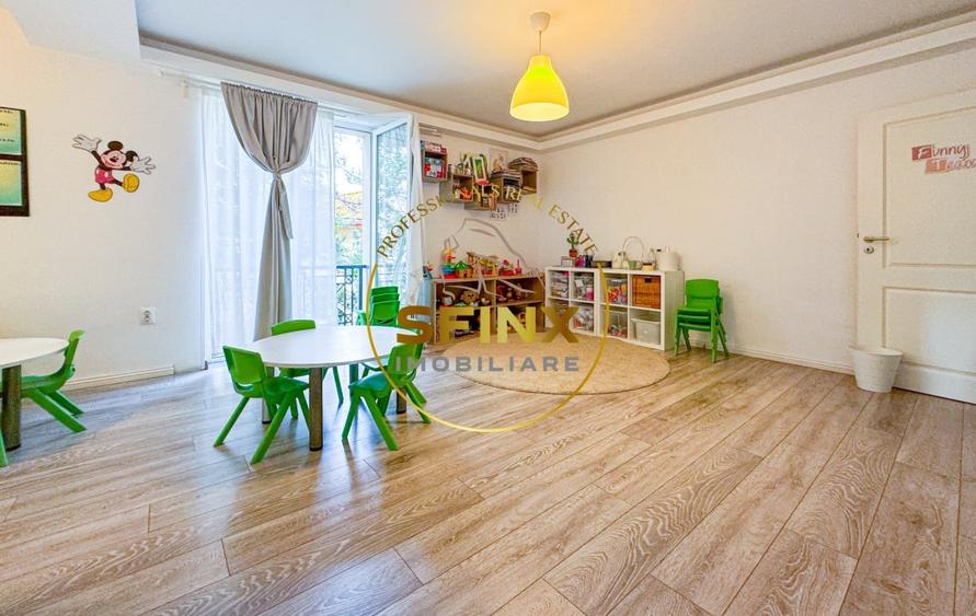 Casă cu 11 camere cu Canalizare în Drumul Sării