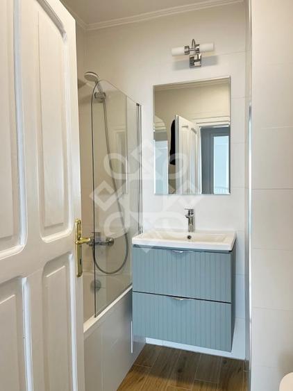 Apartament cu 4 camere semidecomandat, mobilat în Ultracentral