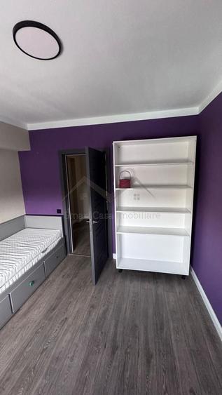 Apartament cu 4 camere decomandat în Nicolina