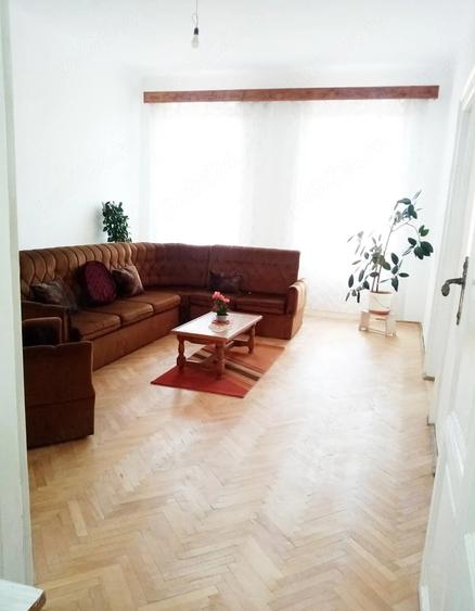 Apartament cu 4 camere decomandat în Central