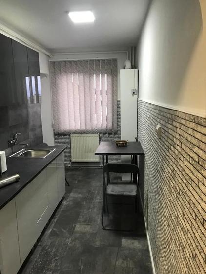 Garsonieră decomandată în Calea București