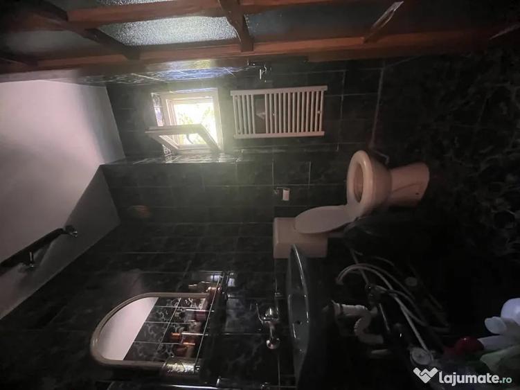 Apartament cu 3 camere decomandat în Vâlcea