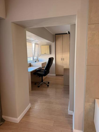 Apartament cu 3 camere decomandat, mobilat în Victoriei