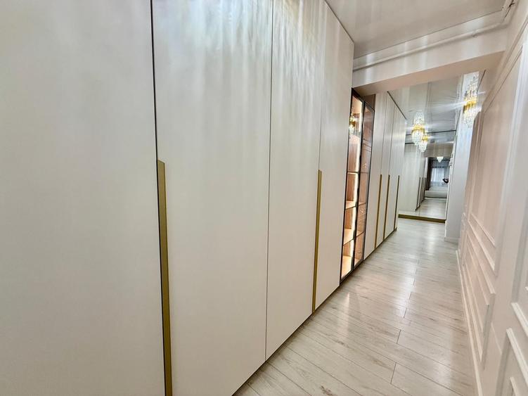 Apartament cu 3 camere decomandat în Nicolina