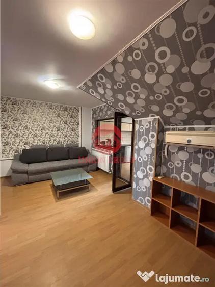 Casă cu 8 camere cu Teren 200 Mp în Central