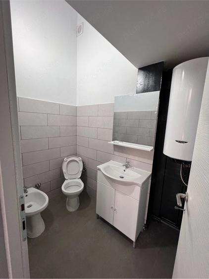 Spațiu comercial, de 595 mp, în Domnești