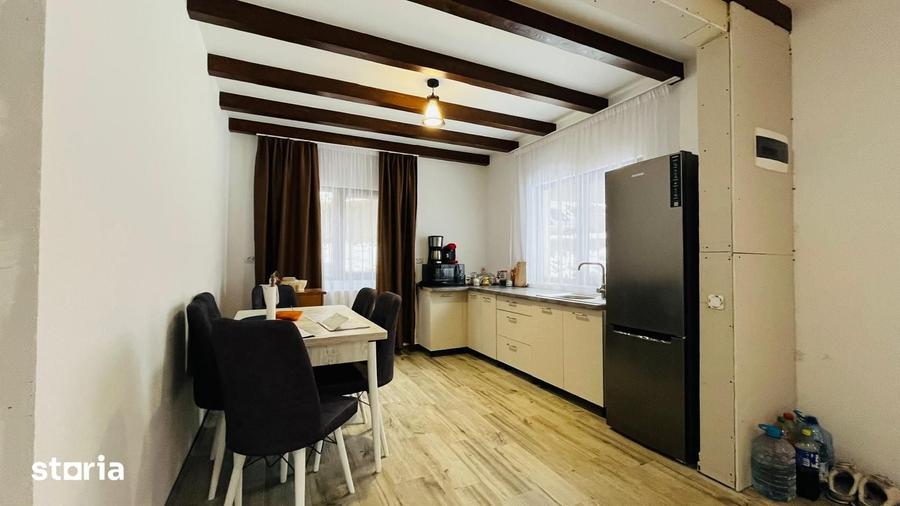 Casă cu 6 camere cu Teren 712 Mp în Central