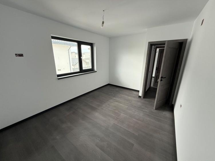 Casă cu 4 camere în Prundu