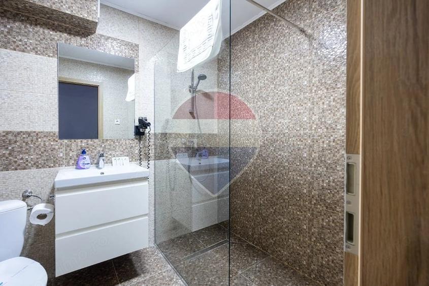 Casă cu 13 camere cu Teren 869 Mp în Central