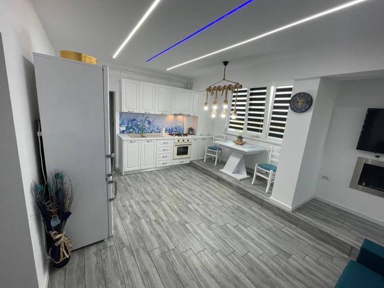 Apartament cu 3 camere semidecomandat în Nord