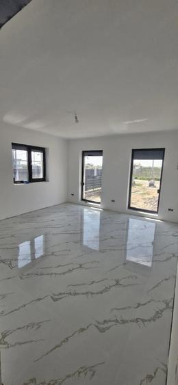 Casă cu 3 camere cu Teren 385 Mp în Central
