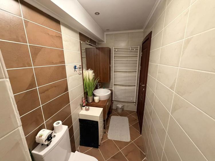 Apartament cu 3 camere semidecomandat, mobilat în Fundeni