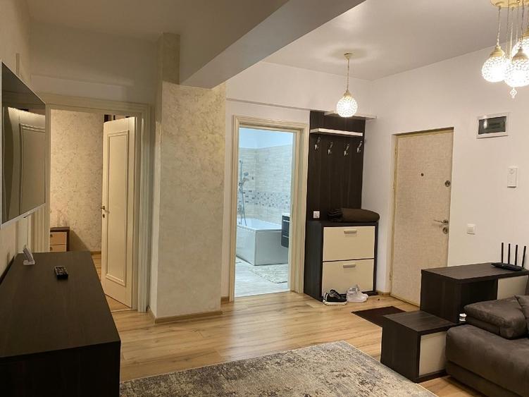 Apartament cu 3 camere semidecomandat, mobilat în 9 Mai