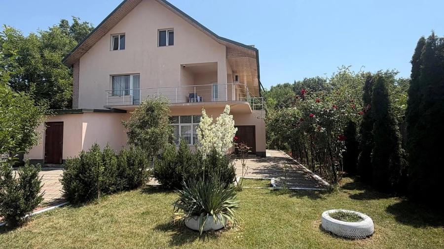 Casă individuală cu 2 camere decomandat cu Teren 418 Mp în Dorobanți