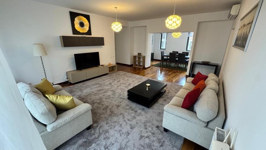Apartament cu 4 camere decomandat în Herăstrău
