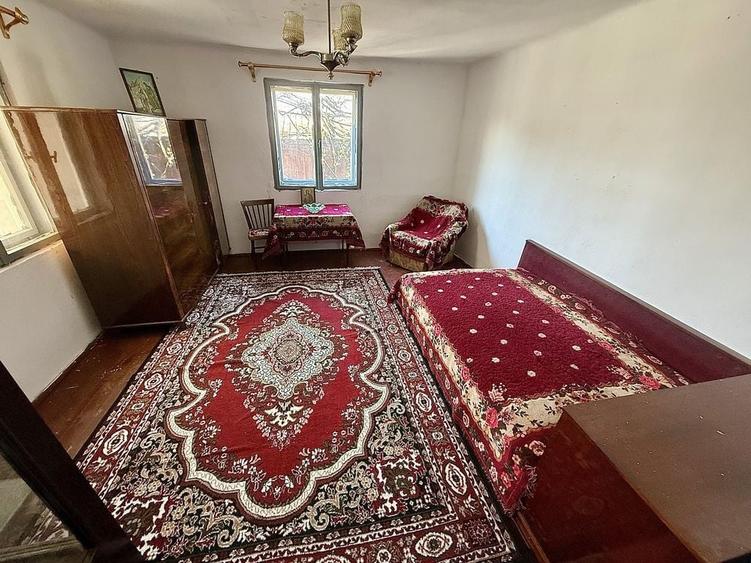 Casă cu 4 camere cu Teren 350 Mp în Central
