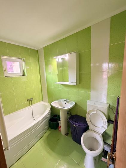 Apartament cu 3 camere decomandat în Exterior Vest