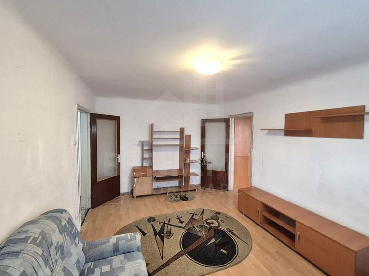 Apartament cu 2 camere semidecomandat în Craiovița Nouă