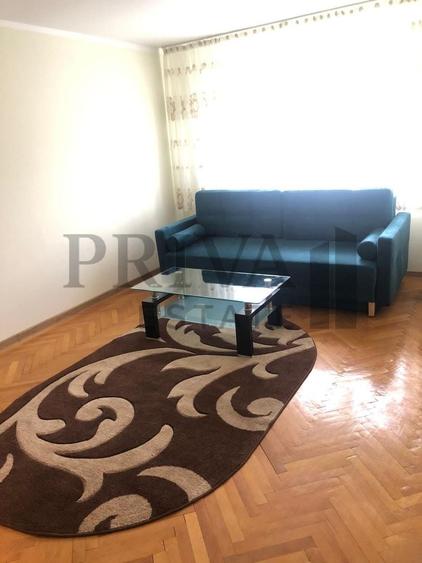 Apartament cu 3 camere decomandat în Baba-Dochia
