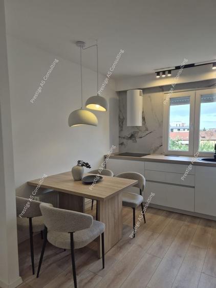 Apartament cu 3 camere semidecomandat, mobilat în Circumvalațiunii